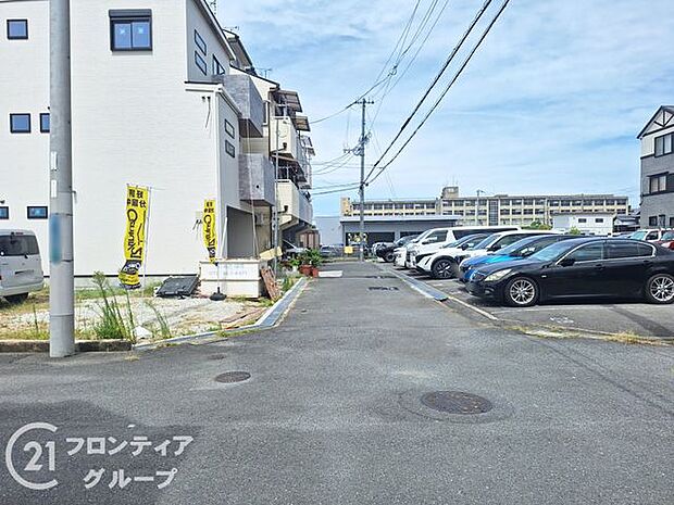 前面道路は南側ゆとりの6.0m幅員で、お車の出し入れもスムーズです。現在の家賃と住宅ローンのお支払い比較など、資金計画のご相談も承ります。