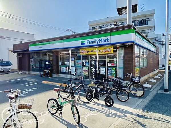 ファミリーマート下馬伏町店 徒歩4分。 270m