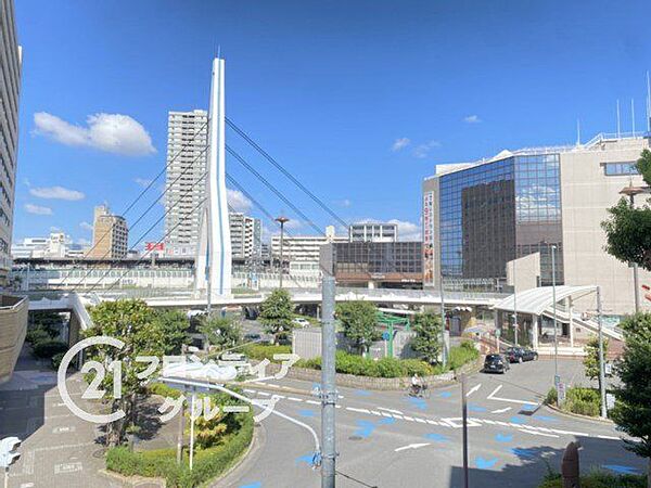 守口市駅(京阪本線) 徒歩12分。駅周辺は京阪モールや飲食店、コンビニが充実しており、人通りも多いため活気があります。 夜間でも、交通量が多く街灯が整備されているため、駅近くは明るく安心です…