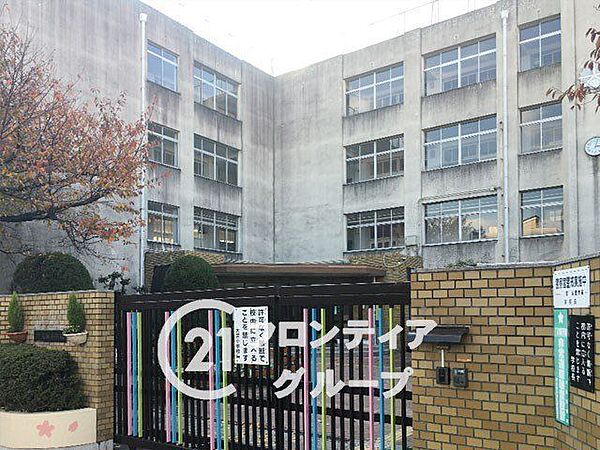 大阪市立大東小学校 徒歩9分。 660m