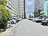 駐車場：敷地内には平面駐車場を完備。お車の出し入れがしやすく、大型タウン内ならではの整った環境でご家族の快適なカーライフをサポートします。