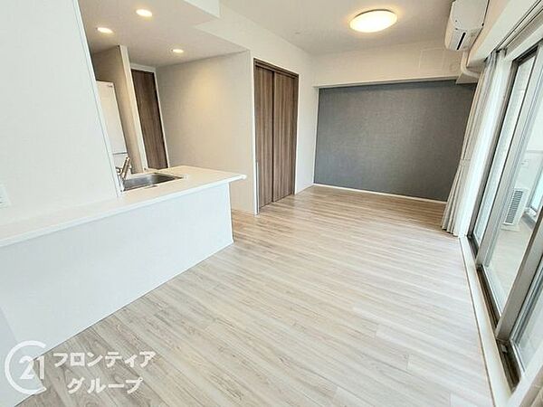 リフォーム済みのリビングは、洗練されたデザインと快適な空間が広がり、家族の集う場所にぴったりです！