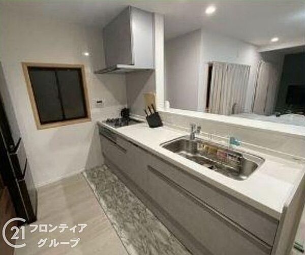 人気のカウンターキッチンでお料理ができますね