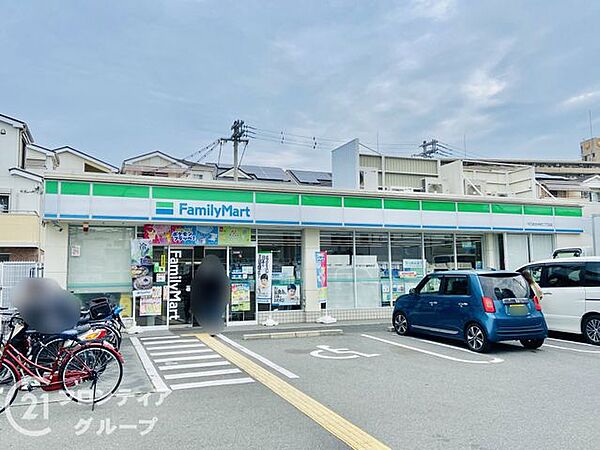 ファミリーマート守口佐太中町二丁目店 徒歩3分。 230m