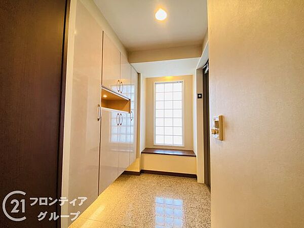 シューズインクローゼット（SIC）付きの玄関。靴や傘をすっきり収納でき、いつも整った印象を保てます。