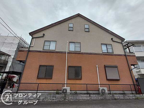 小学校徒歩5分、スーパー徒歩6分と生活至便