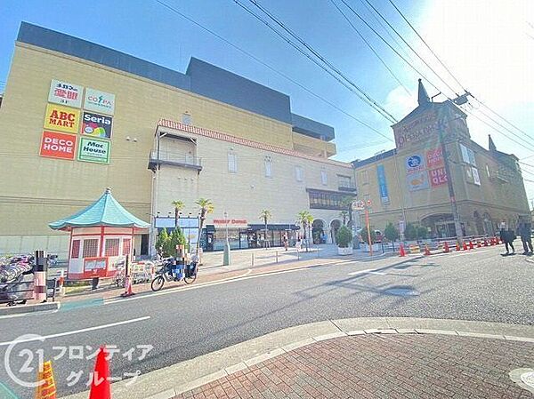 ダイエーグルメシティ住道店 徒歩6分。 430m