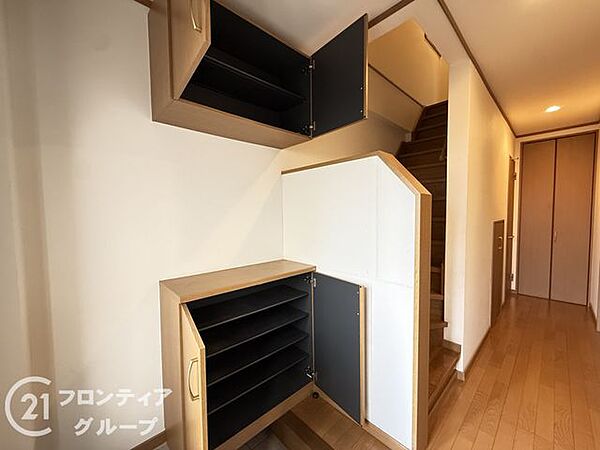 ナチュラルな雰囲気の室内は、どんな家具とも相性が良く、自分らしいお部屋づくりをお楽しみいただける空間となっています。