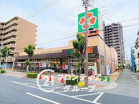 ライフ旭大宮店 徒歩3分。 210m