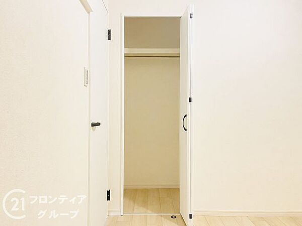 【施工例／収納】収納スペースをしっかり確保することで、衣類や日用品をすっきり整理できます。生活空間を広く使うことができ、お部屋をきれいな状態で保ちやすくなります。