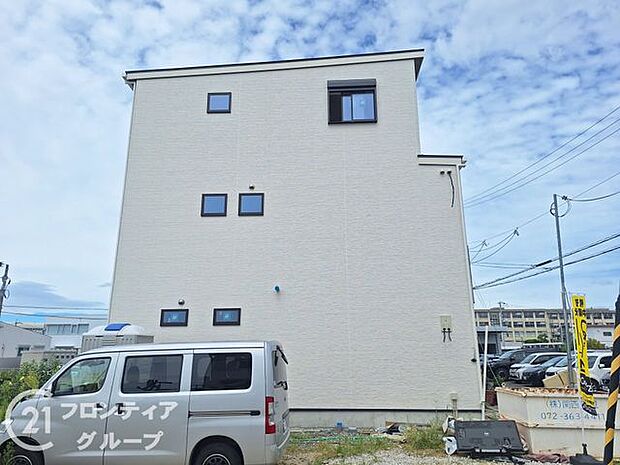 多数の金融機関と提携しており、お客様に最適な低金利ローンの審査が可能です。自営業の方や現在お借入れがある方も、まずはお気軽にご相談ください。