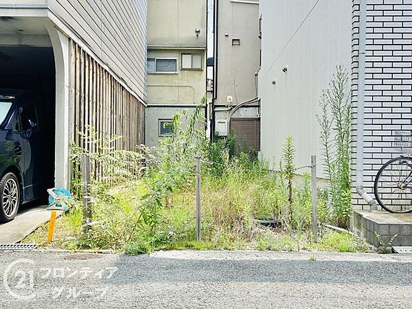 周囲の住宅との調和も楽しみな整った土地です。ここから始まる新しい暮らしを想像するだけで心が躍りますね。理想のマイホームへの第一歩をこの場所から踏み出してみませんか