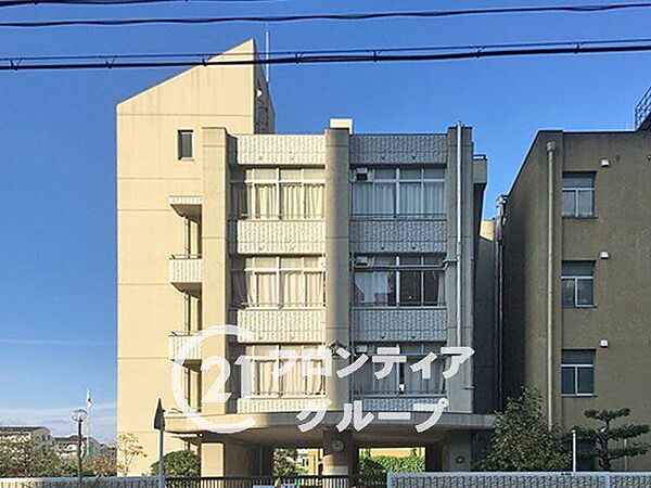 大阪市立友渕中学校 徒歩9分。 660m