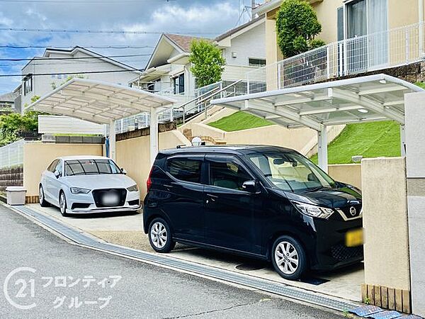 広々としたスペースで車の出し入れがスムーズに行えます。