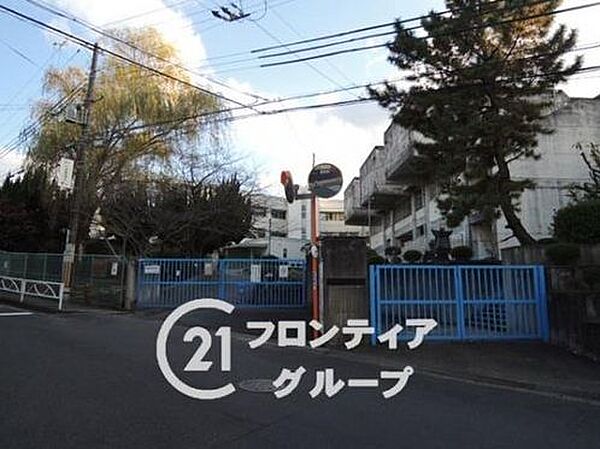 四條畷市立忍ケ丘小学校 徒歩6分。 470m