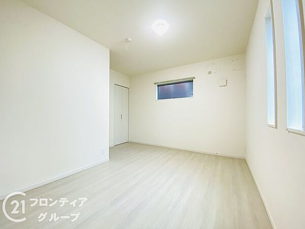子供部屋や趣味のお部屋など、ライフスタイルに合わせて使いやすい洋室です。家具の配置もしやすく、お子様の成長に合わせた空間づくりができます。念願のマイホーム購入をお手伝いいたします。