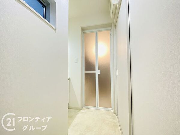 朝の身支度や帰宅後の手洗いなど、毎日使う洗面スペースです。清潔感があり、使いやすさも確認しやすい空間です。多様化する住まいのお悩みも、当社へお気軽にご相談ください。