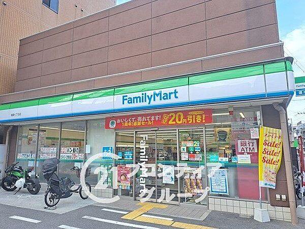 徒歩1分。ファミリーマート高殿七丁目店　徒歩2分。 80m