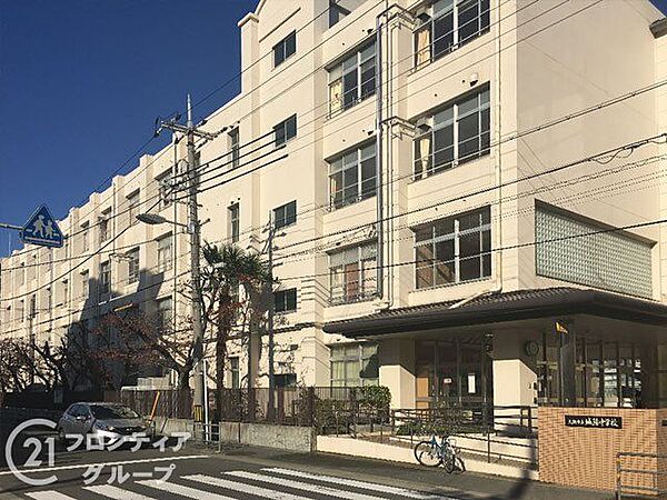 大阪市立城陽中学校 徒歩3分。 220m