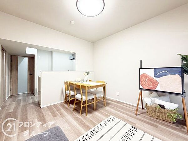 ホテルライクな美しさと機能性を兼ね備えた、重厚感あふれるエレベーターホール！清潔感のある共用廊下からスムーズにつながる動線が、住まう人のプライベートタイムをより快適で優雅なものへと高めます！