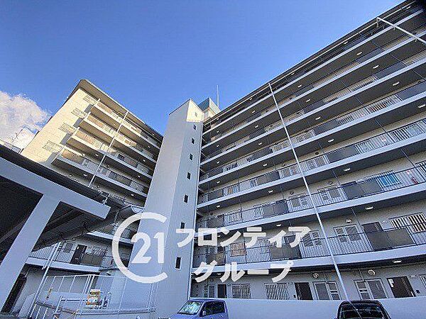 堂々とした佇まいが印象的なマンション。帰宅するたびに満足感を感じられる魅力ある住まいです。