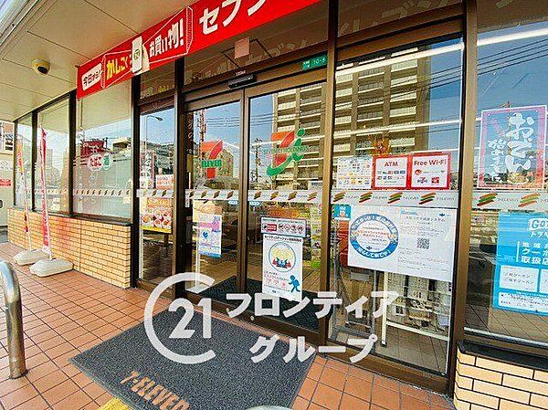 セブンイレブン大阪友渕町3丁目店 徒歩4分。 320m