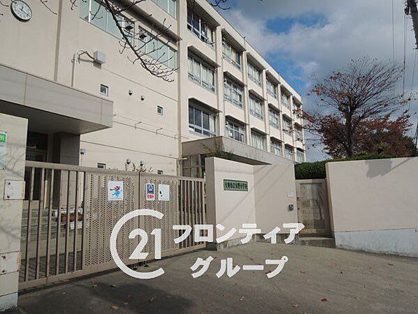 大東市立氷野小学校 徒歩7分。 520m