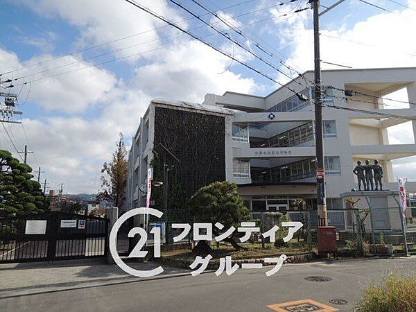 大東市立南郷中学校 徒歩10分。 800m