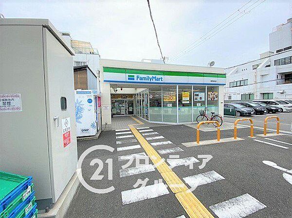 ファミリーマート鴫野駅南店 徒歩4分。 300m
