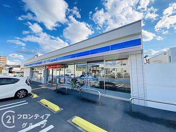 ローソン大東太子田一丁目店 徒歩8分。 580m