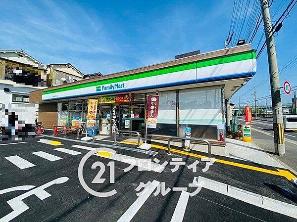 ファミリーマート門真五月田町店 徒歩5分。 350m