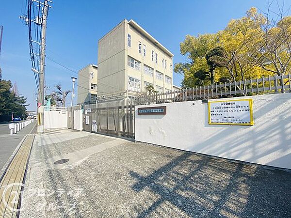 四條畷市立四條畷中学校 徒歩6分。 420m