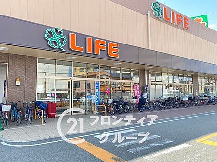 ライフ東淡路店 徒歩4分。 250m