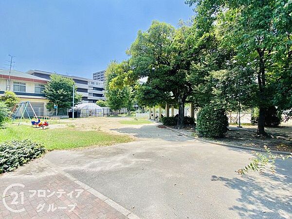 鯰江公園 徒歩6分。 420m