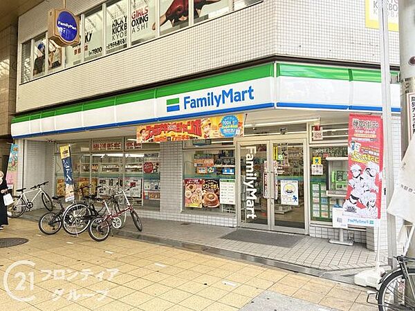ファミリーマート京橋店 徒歩3分。 170m