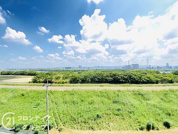 マイホームは一生に一度の大きな買い物だからこそ、納得いくまで情報を集めてほしいと思います。疑問はどんどんスタッフにぶつけてください
