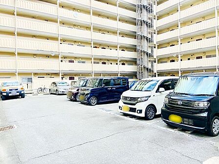住まい選びは、価格や立地だけでなく、将来の暮らし方まで含めて考えることが大切です。今の段階で気になっていることを、まずスタッフに話してみてください