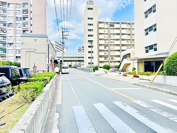 写真だけではわからない採光・広さ・周辺環境の実感は、実際に足を運んでみることが一番です。ご見学はいつでもご予約いただけます