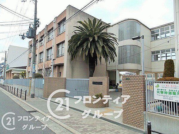 大阪市立東生野中学校 徒歩6分。 430m