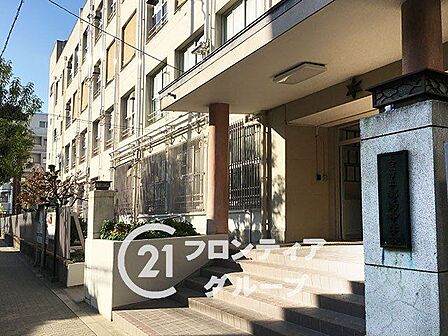 大阪市立都島中学校 徒歩11分。 840m