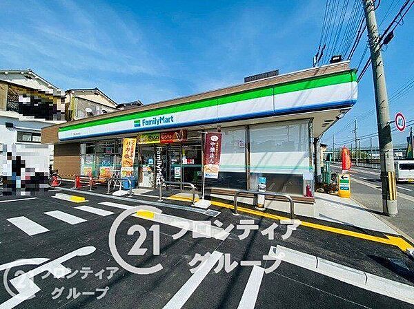 ファミリーマート門真五月田町店 徒歩4分。 290m
