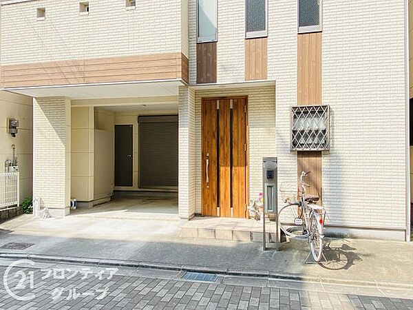 はじめてのマイホーム購入は、わからないことだらけで当然です。資金計画から物件選びまで、順を追ってスタッフが一緒に考えていきます
