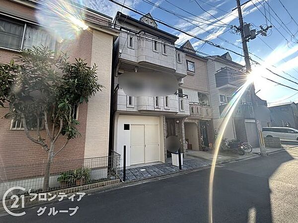 写真だけではわからない採光・広さ・周辺環境の実感は、実際に足を運んでみることが一番です。ご見学はいつでもご予約いただけます