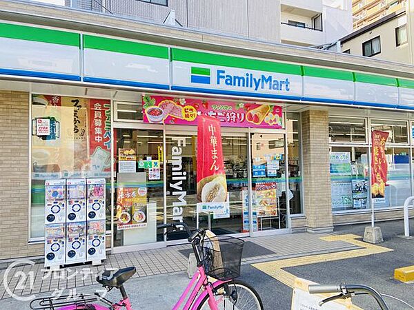 ファミリーマート城東中央二丁目店 徒歩3分。 220m