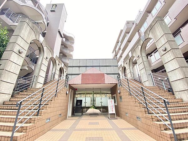 ここに住まう方々へ余すこと無く太陽の恵みを届けられるように計画・設計されております。