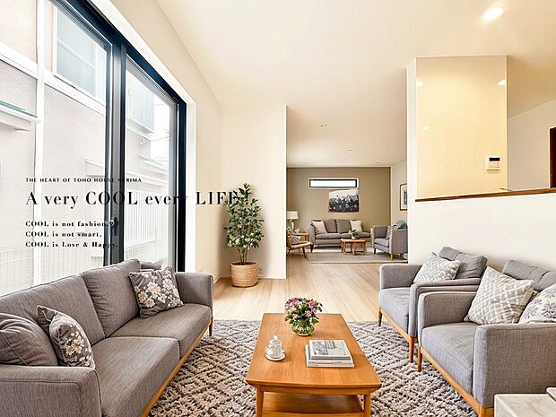 【配置してある家具や小物はCGによるイメージです】リビングも広く設け訪れる人々を暖かく迎えてくれます。