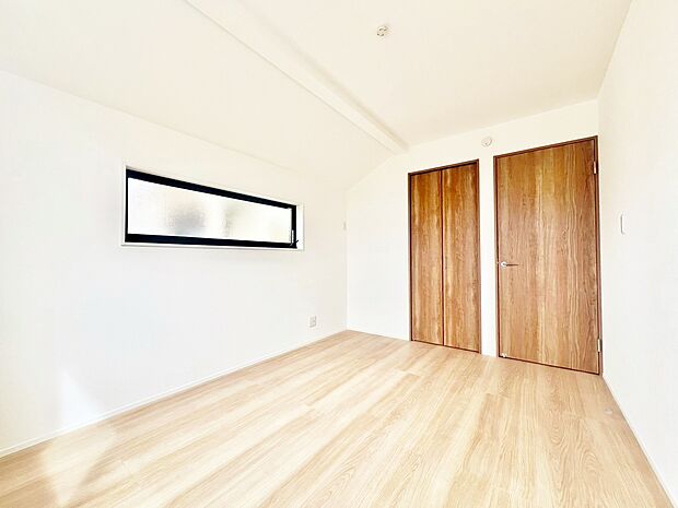 住まう方でカスタマイズしていただけるシンプルなデザインの内装。ご自身で素敵な空間を創り上げられます。