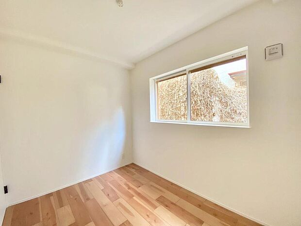 一日の疲れを癒やしてくれる主寝室。時を忘れて過ごす場所として過ごせるお部屋。