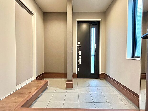 玄関は大事な入り口部分。明るく清潔感が溢れ、訪れる者すべてを「安らぎ」と「充実」で包み込みます。