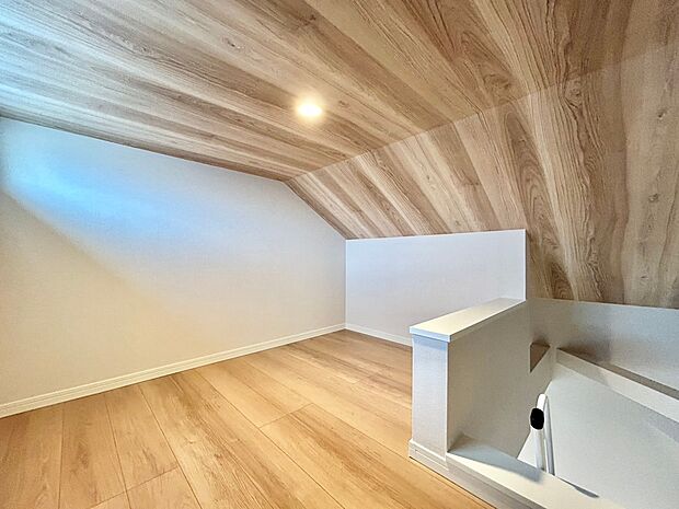 収納にするもよし、自分だけのプライベートスペースにするもよし。あると嬉しい大空間です。